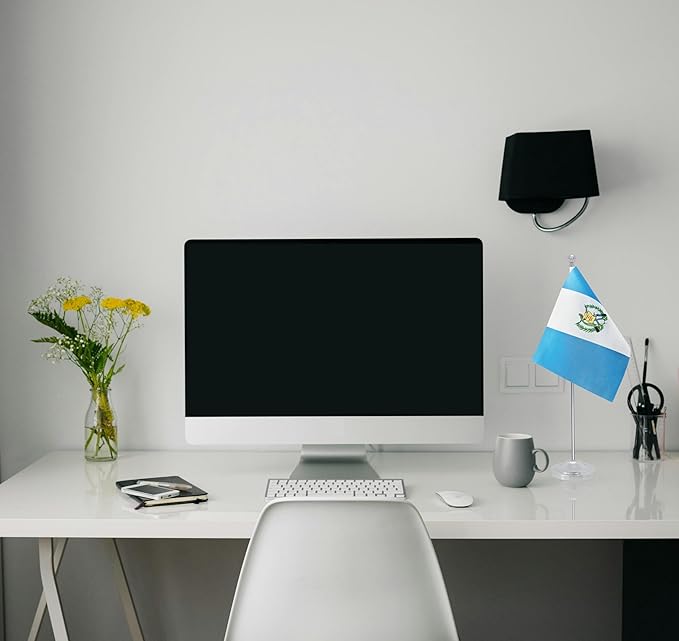 Guatemala Desk Flag, Guatemalan Table Office Flag with Metal Pole and Stand Base, International Country Flags, Festival Event Celebration, Classroom Meeting Desktop Decor (Guatemala)
