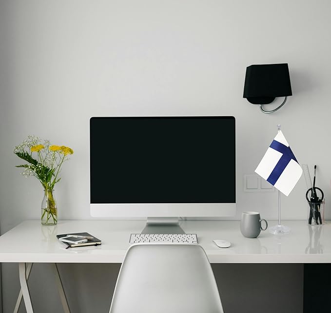 Finland Desk Flag, Finnish Table Office Flag with Metal Pole and Stand Base, International Country Flags, Festival Event Celebration, Classroom Meeting Desktop Decor (Finland)