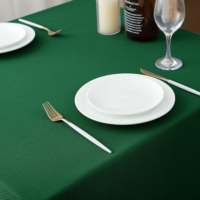 Biscaynebay Textured Fabric Christmas Tablecloths 60x108 Inches Rectangular, Hunter Green Water Resistant Tablecloths for Dining, Kitchen, Wedding & Parties etc. Machine Washable