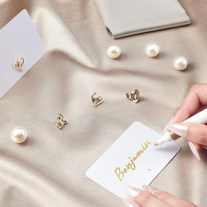 UNIQOOO 24Pcs Decorative Gold Love Heart Place Card Holders Bulk, Romantic Name Card Stands Set, for Wedding Engagement Decor, Table Setting, Business Card, Name Tag, Party Food Labels